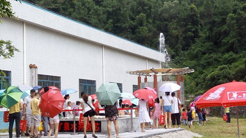 “探访华山泉 创文讲诚信”.jpg
