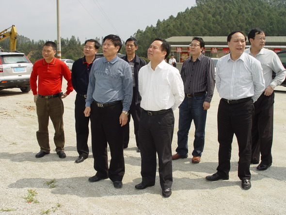 市领导莅临华山泉龙口新基地指导工作.jpg