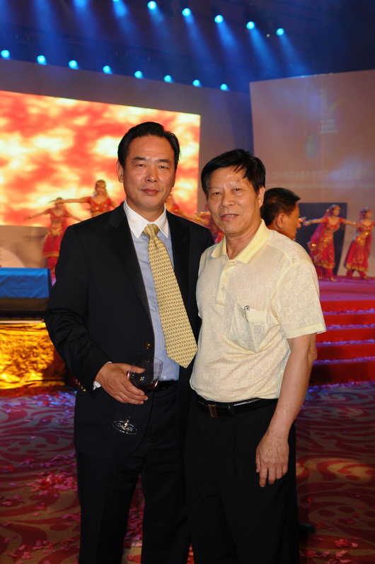  公司领导参加2009苏迪曼羽毛球团体赛开幕式.jpg