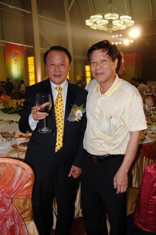  公司领导参加2009苏迪曼羽毛球团体赛开幕式.jpg